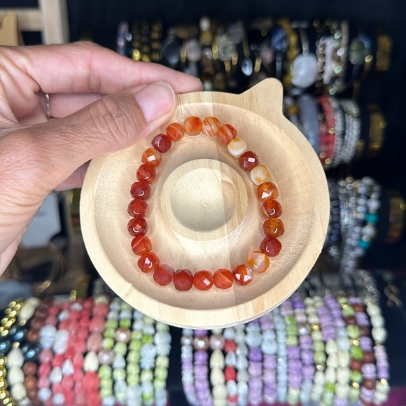 B8. Fine Red Agate Faceted 7-8mm Bracelet Made On Maui - Picture 3 of 5
